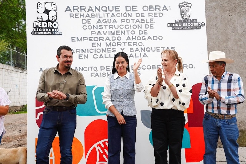 Beto Nava arranca obras de infraestructura en Ajuchitlancito, Pedro Escobedo