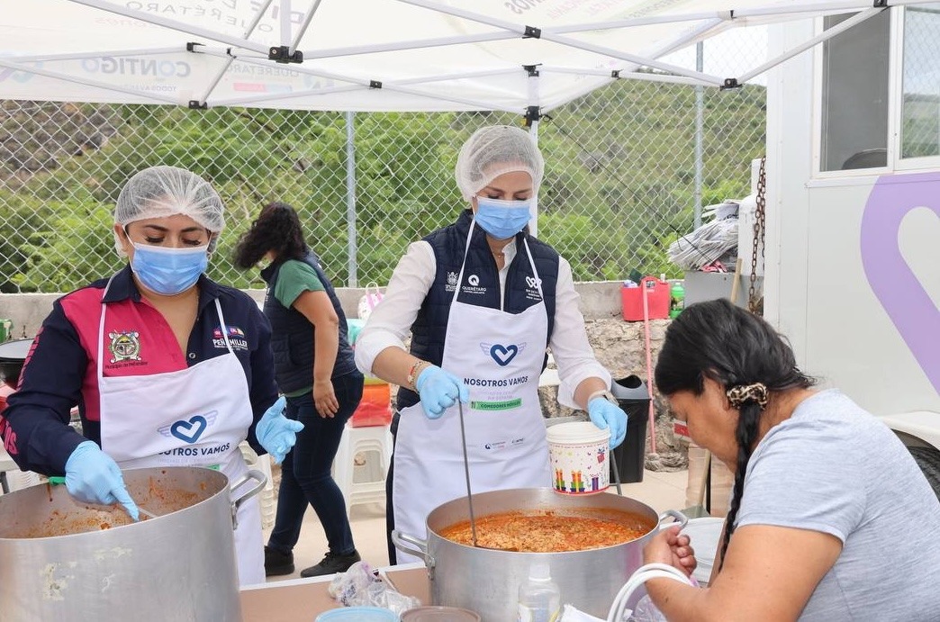 Car Herrera lleva comedores móviles a comunidades del semidesierto queretano