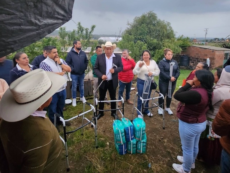Entrega Óscar Pérez aparatos funcionales a familias de Lomas de Juárez, Amealco