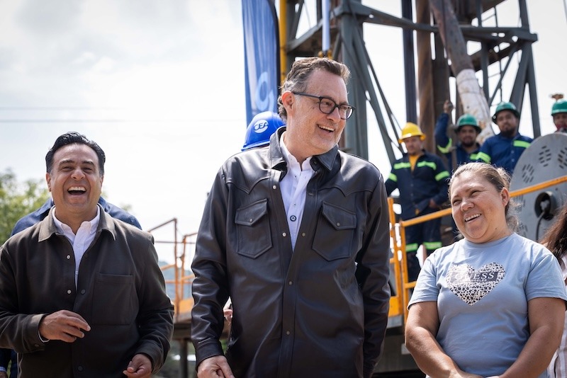 Mauricio Kuri supervisa pozo que abastecerá de agua a Los Cues y Bimbalete