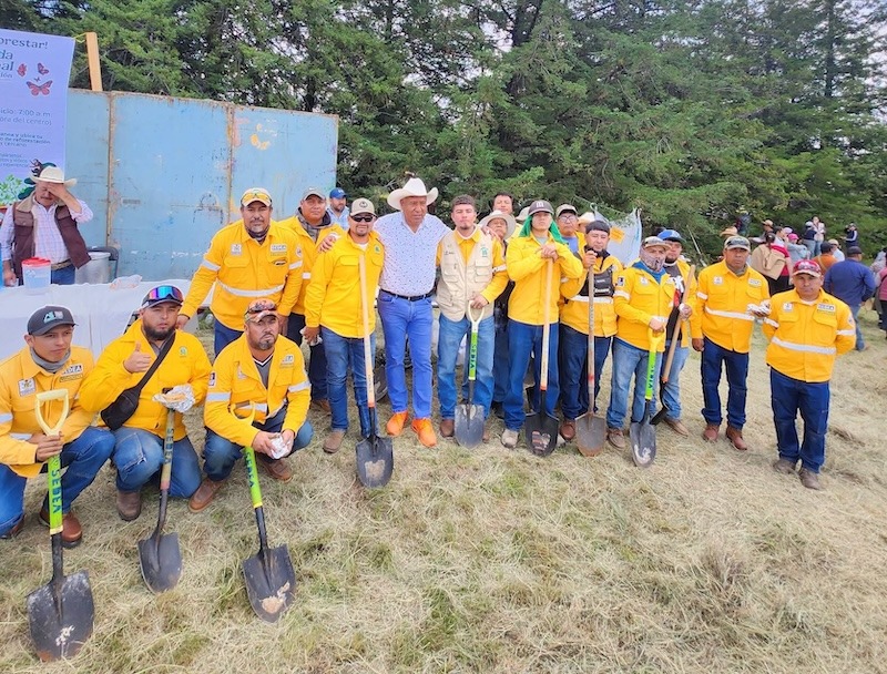 Óscar Pérez participa como anfitrión en Jornada Nacional de Reforestación en Amealco