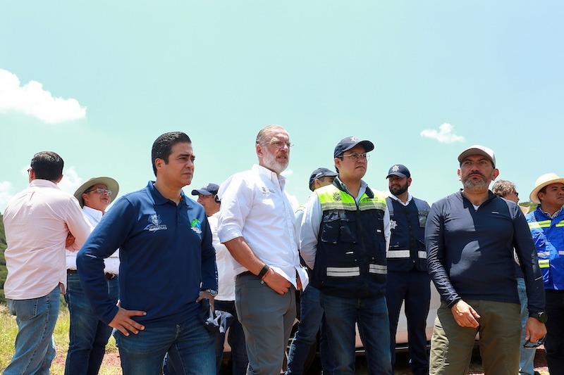 Plaga de lirio acuático invade la presa El Batán; autoridades anuncian acciones de saneamiento