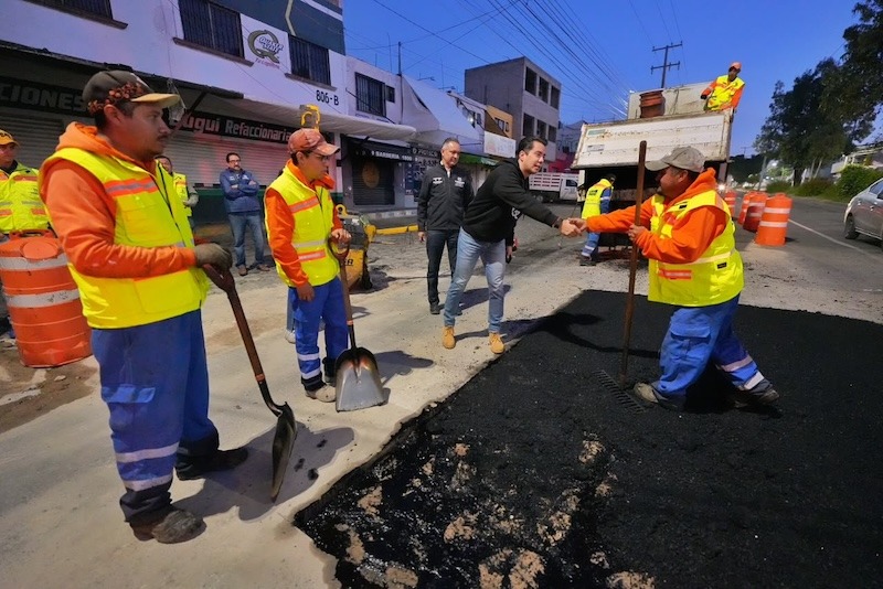Querétaro refuerza trabajos de bacheo durante horarios nocturnos