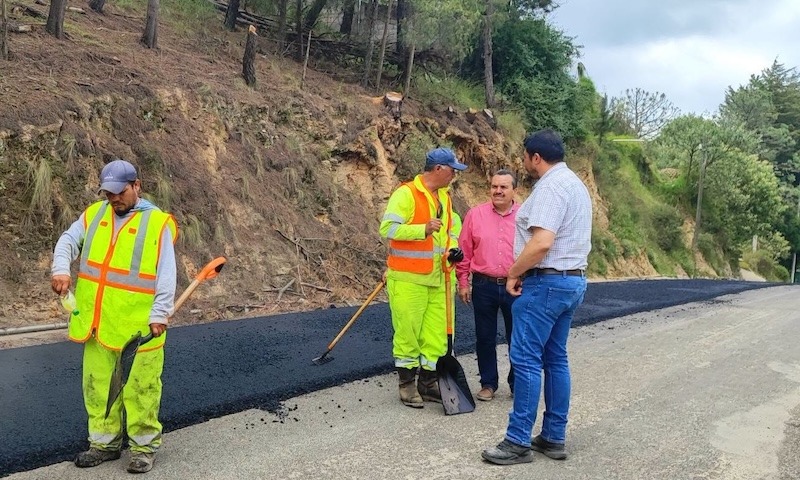 Reencarpetan ocho kilómetros del acceso a San Joaquín con recursos federales