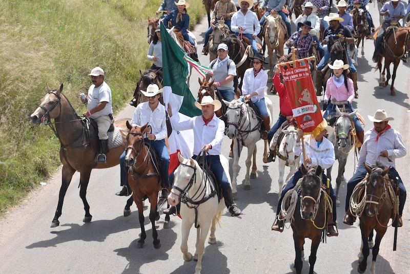 Entre caballos y política; Mario Calzada rinde segundo informe ante 800 jinetes en El Marqués