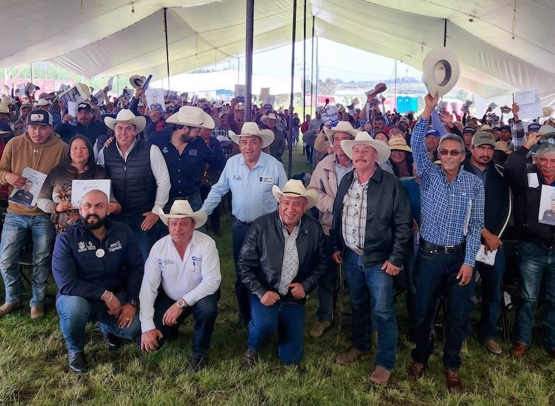 Entregan 119 toneladas de semilla de avena a 700 productores de Amealco