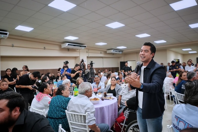 Felifer Macías reconoce labor de tianguistas y locatarios del Mercado de Lomas de Casa Blanca