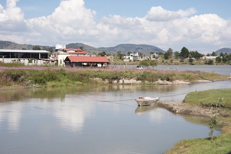 Instalarán muelle en presa de San Pedro para impulsar turismo y pesca deportiva en Huimilpan