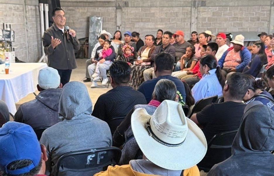 Luis Nava dialoga con 100 liderazgos de Amealco; plantean necesidades en salud, campo y seguridad