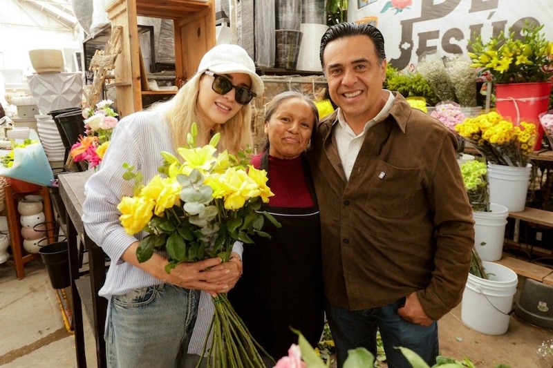 Luis Nava recorre el Mercado de las Flores y dialoga con comerciantes sobre los retos de Querétaro