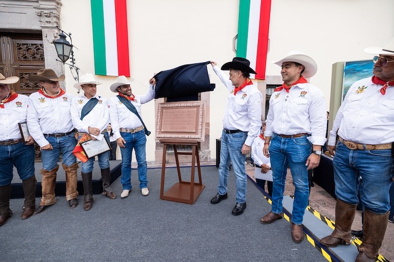 Mauricio Kuri encabeza arranque de la Cabalgata Histórica de la Conspiración “Ignacio Pérez”