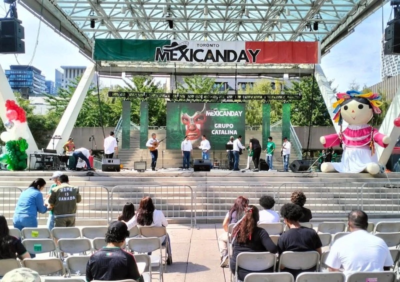 Muñecas Donxu y Lele llevan la identidad de Amealco hasta Toronto, Canadá