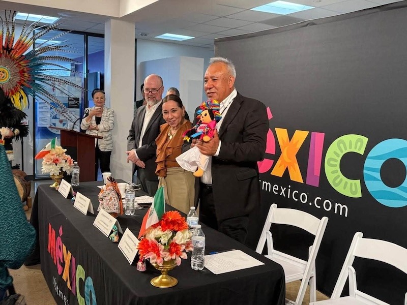 Óscar Pérez lleva la riqueza artesanal de Amealco a Houston, Texas, para promover el turismo a nivel internacional