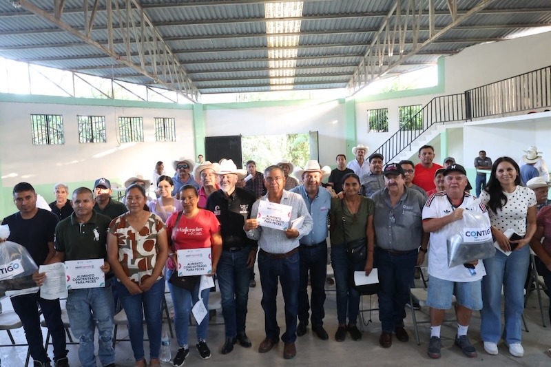 Buscan aumentar producción de tilapia en la Sierra Gorda de Querétaro; entregan alimento y 14 mil alevines