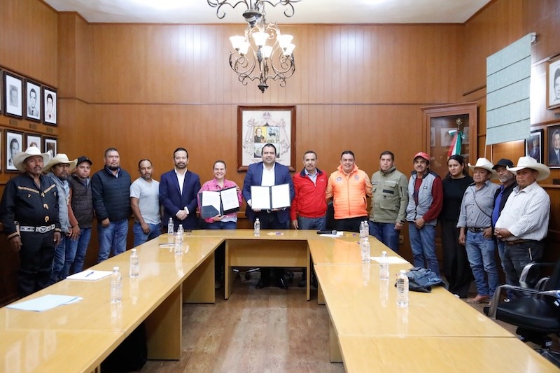 Gaspar Trueba firma convenio para fortalecer derechos y desarrollo de comunidades indígenas de Colón