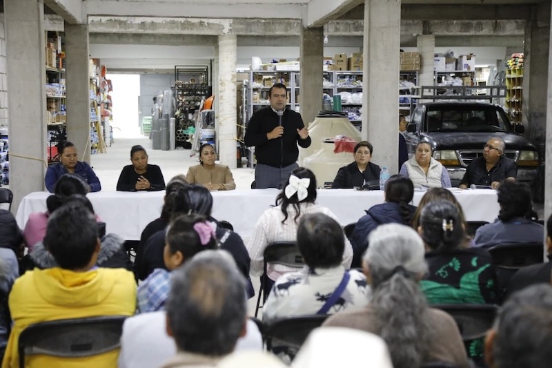 Gaspar Trueba plantea renovar imagen y mejorar espacios de los tianguis de Colón