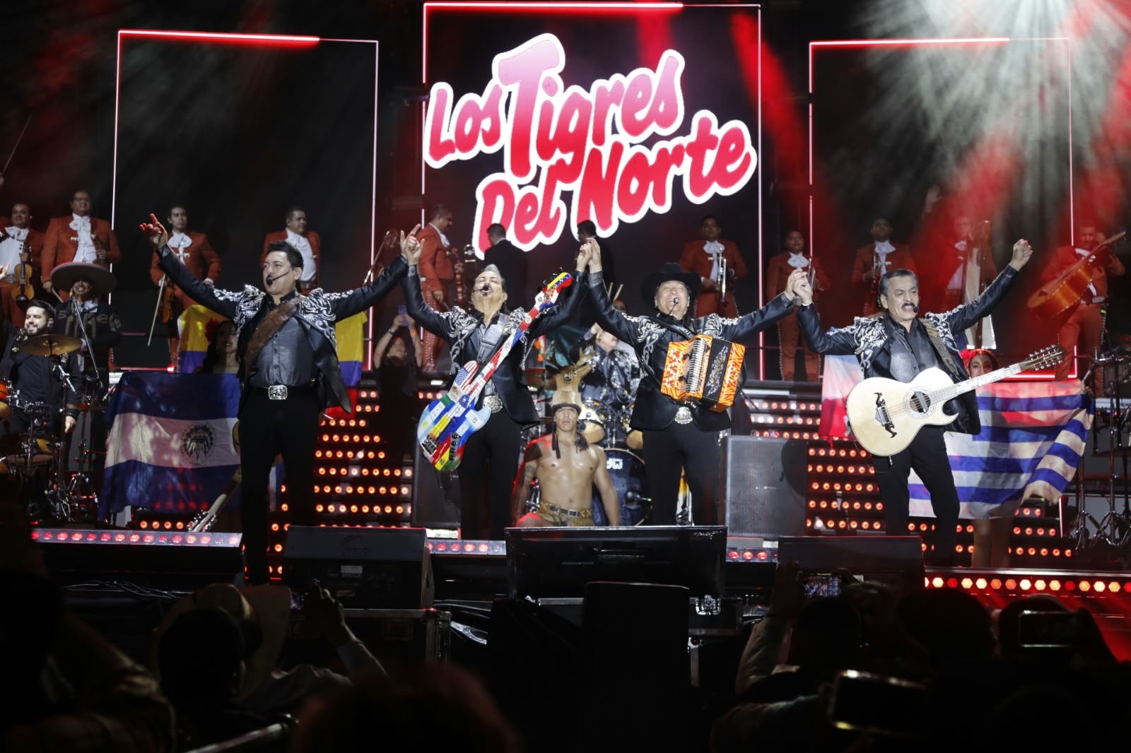 Los Tigres del Norte reúnen a 15 mil personas en la Feria Colón 2026; este lunes continúa la fiesta con entrada gratis