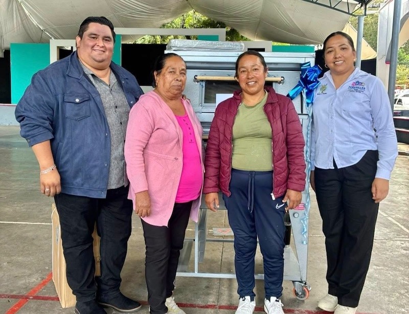 Mujeres emprendedoras de Peñamiller reciben equipo para fortalecer sus negocios