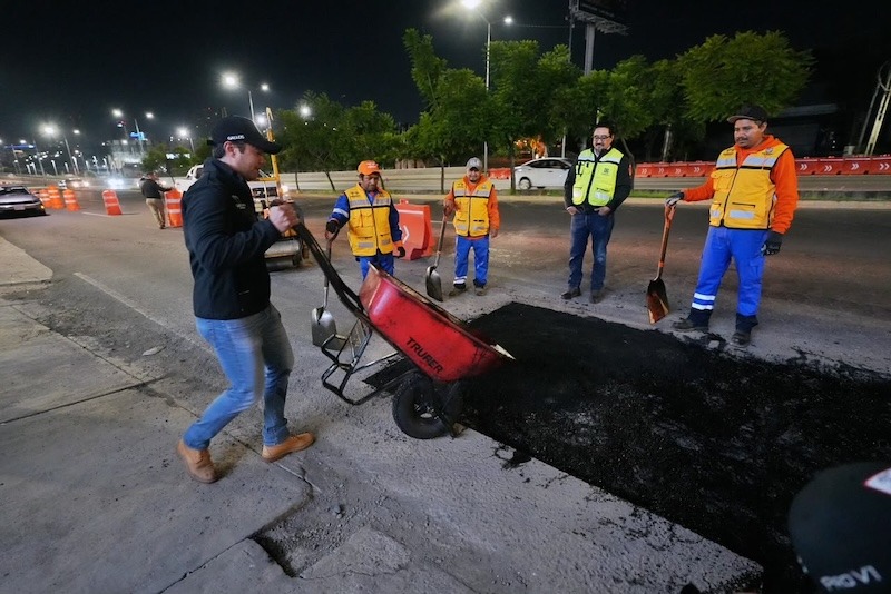 Municipio de Querétaro atiende más de 31 mil baches; Felifer Macías supervisa trabajos nocturnos