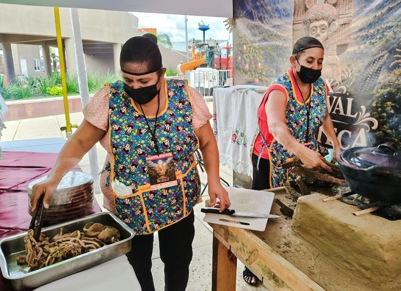 Peñamiller lleva el tradicional chivo tapeado al XXIX Festival de la Huasteca en Veracruz